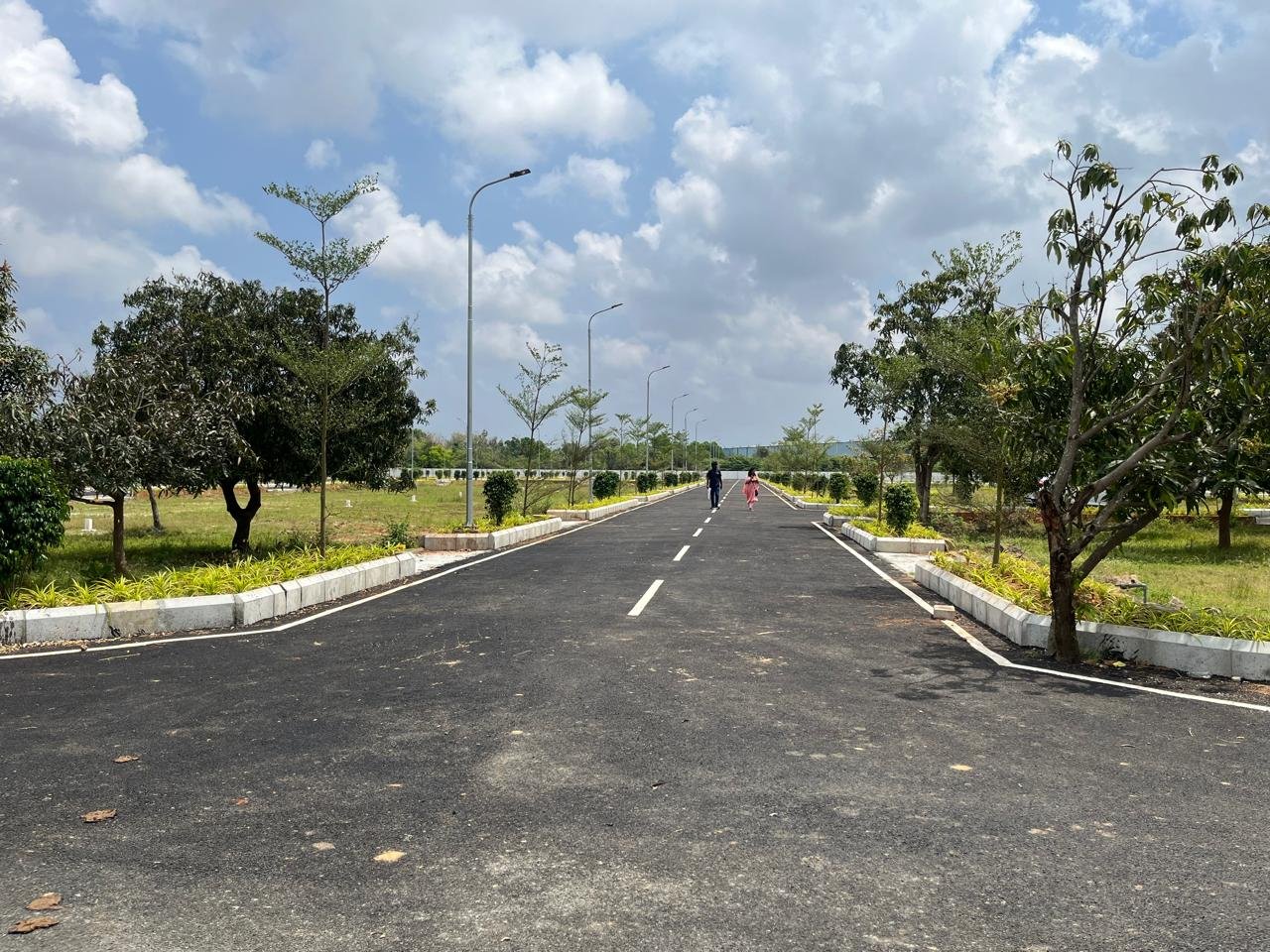 Top 5 Reasons to Invest in Plots Near Vandalur Kelambakkam Road